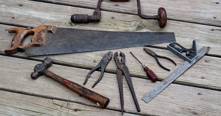 How to Clean and Restore Rusty Hand Tools Easily: Vinegar, Electrolysis, Oil
